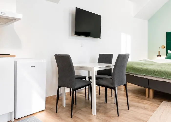 Near Westbahnhof 2 Cozy Studios, Barrier-free * וינה