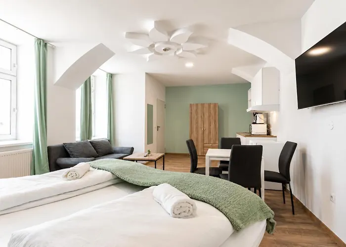 Near Westbahnhof 2 Cozy Studios, Barrier-free