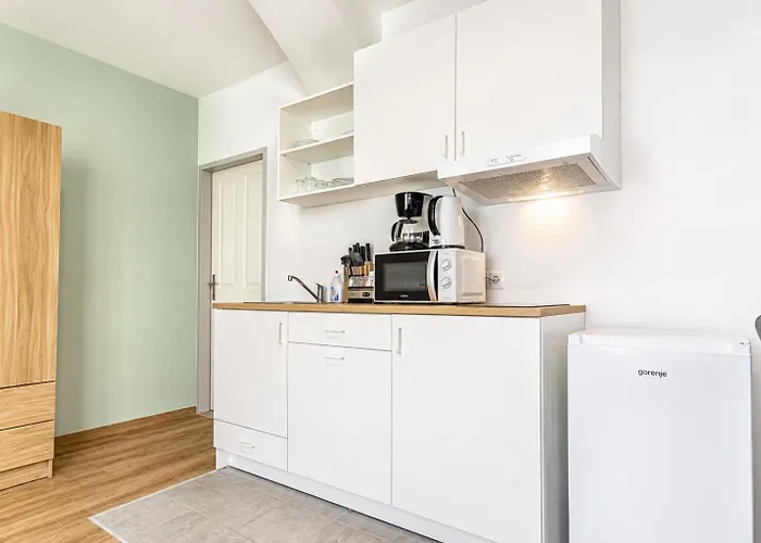 Near Westbahnhof 2 Cozy Studios, Barrier-free *