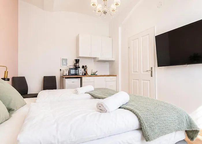 Near Westbahnhof 2 Cozy Studios, Barrier-free *